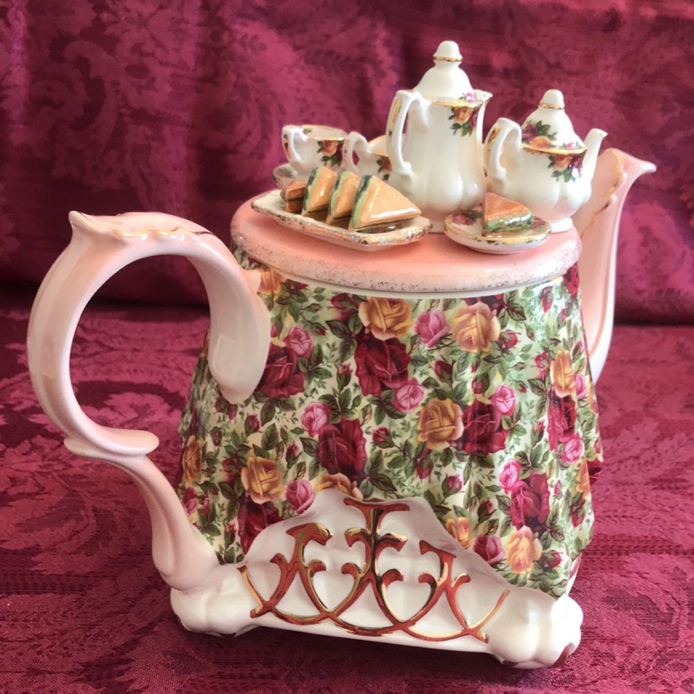 ๐ฅHOST PICK๐ฅRARE 24kt Gold Trim Royal Albert Old Country Roses Decorative Teapot - Picture 6 of 10